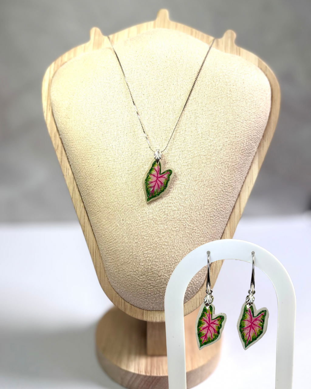 Collar y aretes -  Caladio