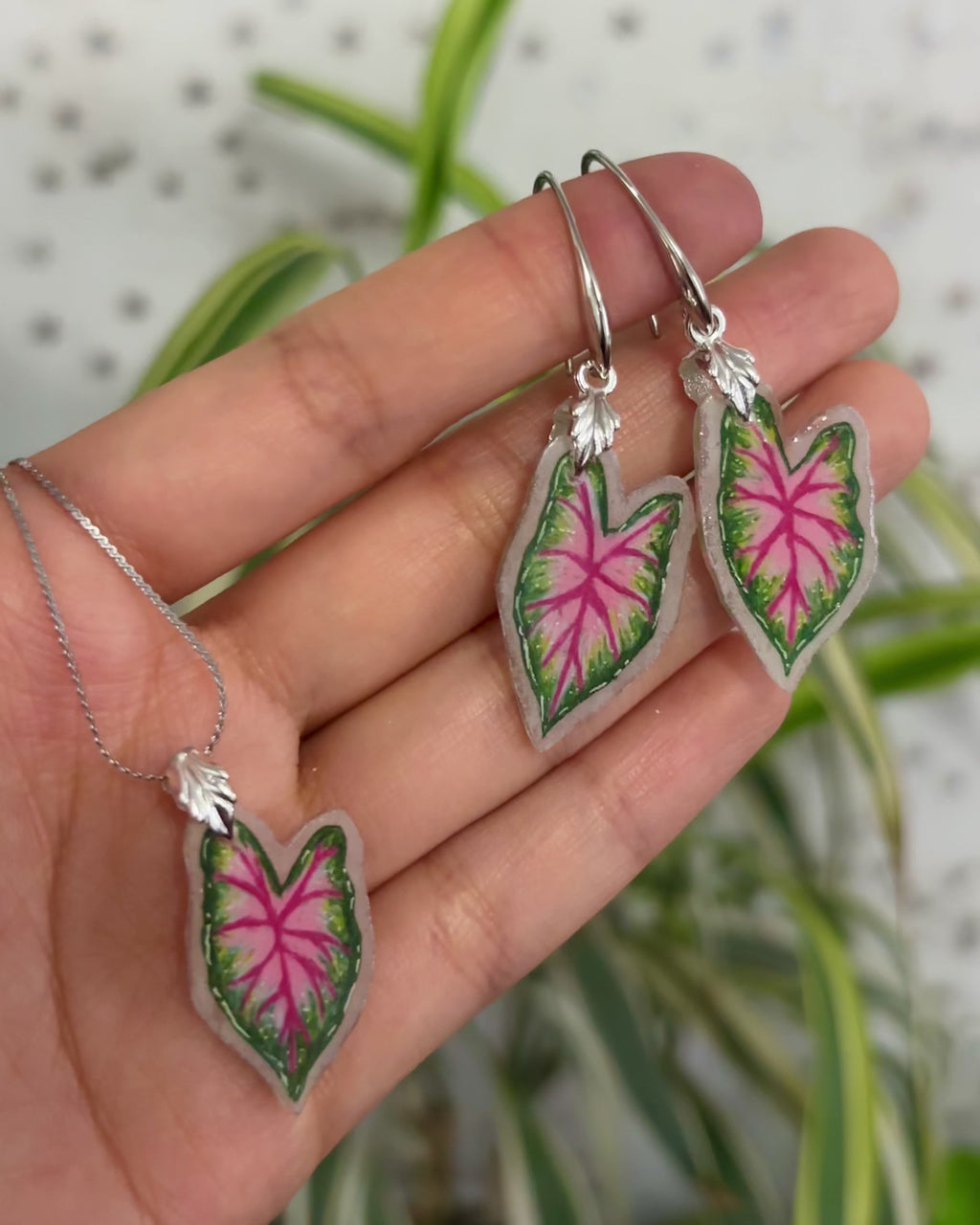 Collar y aretes -  Caladio